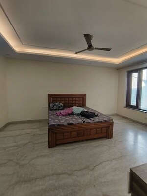 Bedroom in 5 BHK Builder Floor at Ardee City, Sector 52 – for Rent