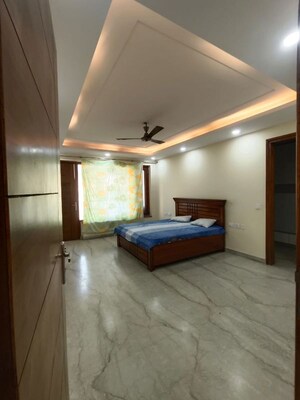 Bedroom in 5 BHK Builder Floor at Ardee City, Sector 52 – for Rent