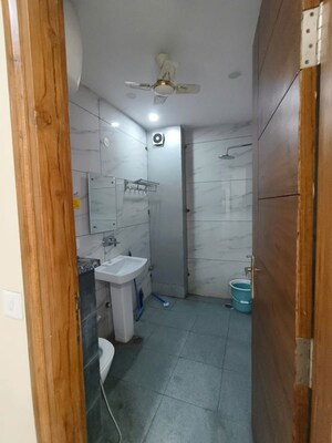 Bathroom in 5 BHK Builder Floor at Ardee City, Sector 52 – for Rent
