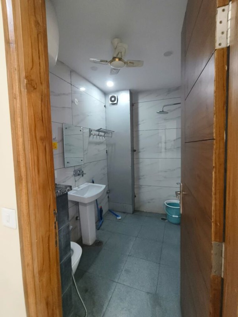 Bathroom, ardee-city 5 Bedroom 3000 Sq.Ft. Builder Floor In Sector 52 Gurgaon 10348199