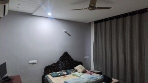 Bedroom in 3 BHK Builder Floor at Sector 16 – for Rent