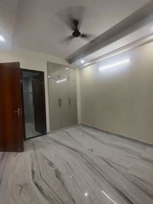 Room in 3 BHK Builder Floor at SAS Tower, Sector 38 – for Rent