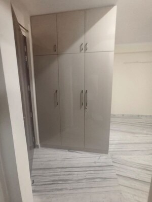 Building Lobby in 3 BHK Builder Floor at SAS Tower, Sector 38 – for Rent