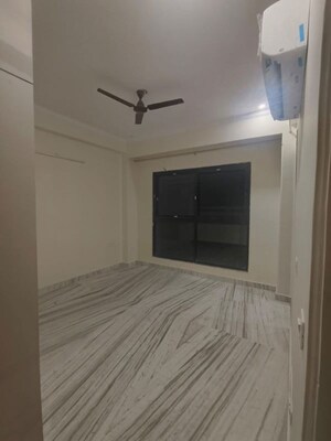 Room in 3 BHK Builder Floor at SAS Tower, Sector 38 – for Rent