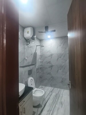 Bathroom in 3 BHK Builder Floor at SAS Tower, Sector 38 – for Rent