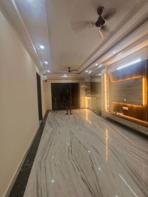 Parking in 3 BHK Builder Floor at SAS Tower, Sector 38 – for Rent