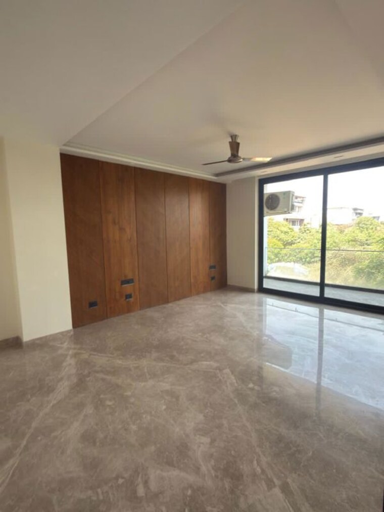 Room, emaar-emerald-hills-phase-2 4 Bedroom 4500 Sq.Ft. Apartment In Sector 65 Gurgaon 10348260