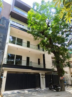 6+ BHK + Pooja Room,Servant Room,Study Room,Extra Room,Basement,Store Room Builder Floor For Sale in Safdarjung Enclave