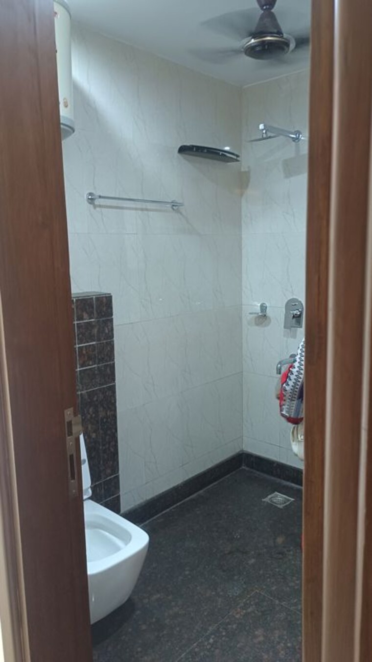 Bathroom, new rajinder nagar 3 Bedroom 1830 Sq.Ft. Builder Floor In New Rajinder Nagar Delhi 10348293