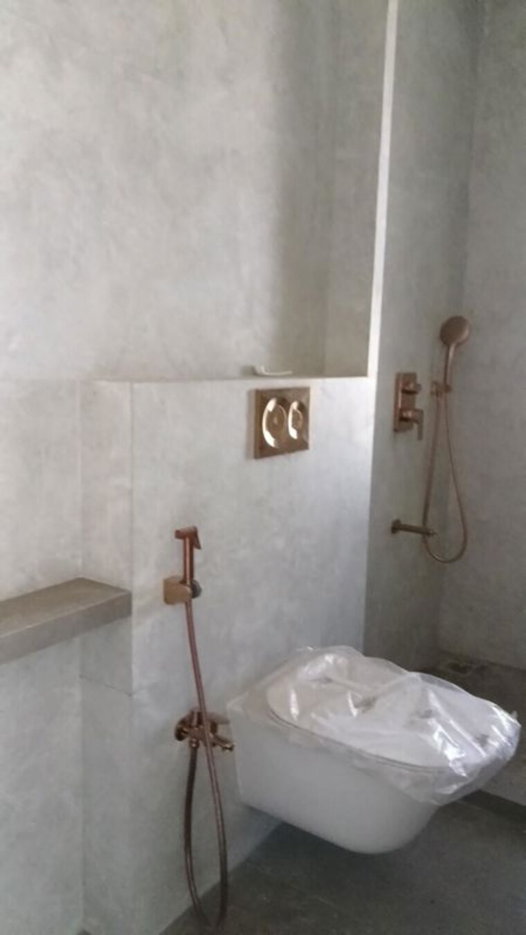 Bathroom, indiabulls-blu 3 Bedroom 2200 Sq.Ft. Apartment In Worli Mumbai 10348295