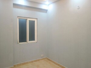 Room in 2 BHK Apartment at Migsun Alpha Central, Alpha Ii Greater Noida – for Rent