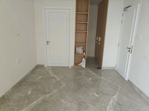 Room in 3 BHK Apartment at Indiabulls Blu, Worli – for Rent