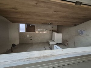Bathroom in 1.5 BHK Builder Floor at Mayur Vihar – for Rent