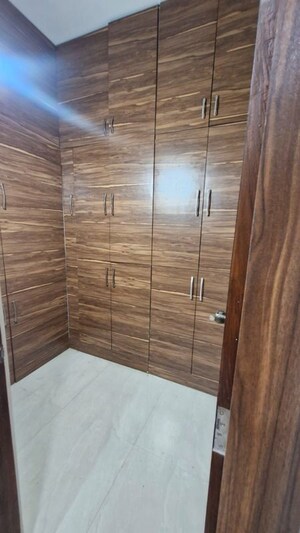 Room in 3 BHK Apartment at Manish Nagar – for Rent