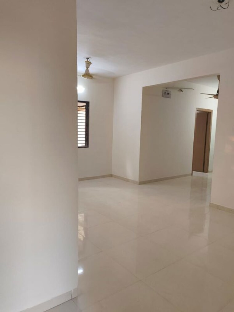 Room, adajan 2 Bedroom 1200 Sq.Ft. Apartment In Adajan Surat 10348338