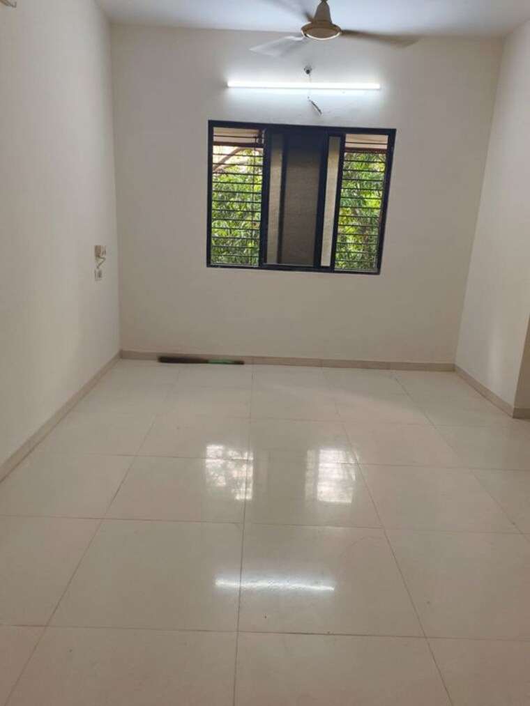 Room, adajan 2 Bedroom 1200 Sq.Ft. Apartment In Adajan Surat 10348338