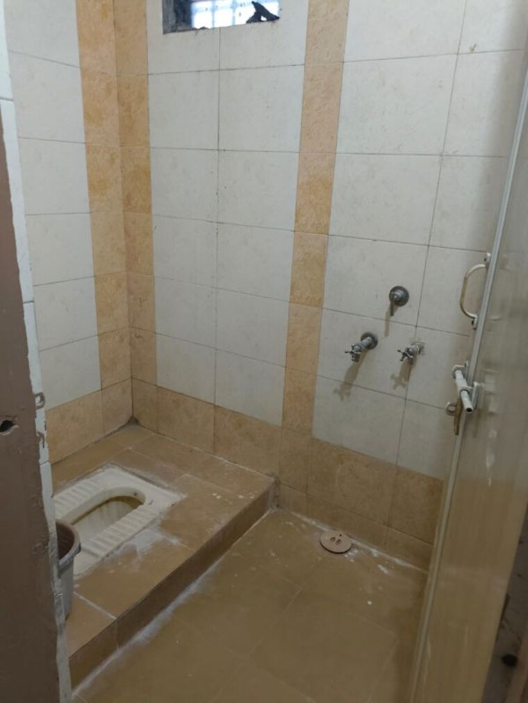 Bathroom, adajan 2 Bedroom 1200 Sq.Ft. Apartment In Adajan Surat 10348338