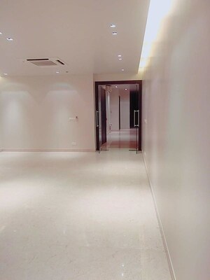 Room in 6+ BHK Villa at New Friends Colony – for Rent