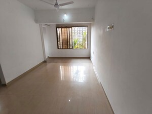 Room in 1 BHK Apartment at Usha Kiran CHS Andheri, Andheri West – for Rent