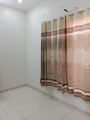 Room in 2 BHK Builder Floor at Sector 18 – for Rent