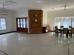 Room in 5 BHK Independent House at Sindh Society, Aundh – for Rent