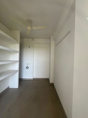 Room in 3 BHK Builder Floor at Smart World Orchard, Sector 61 – for Rent