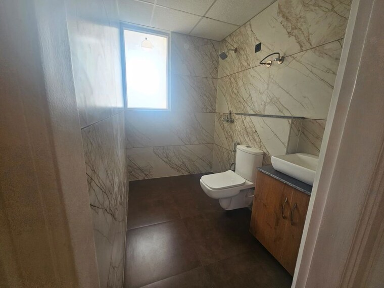 Bathroom, mrs-hi-greens 4 Bedroom 2300 Sq.Ft. Penthouse In Kishanpura Zirakpur 10348419