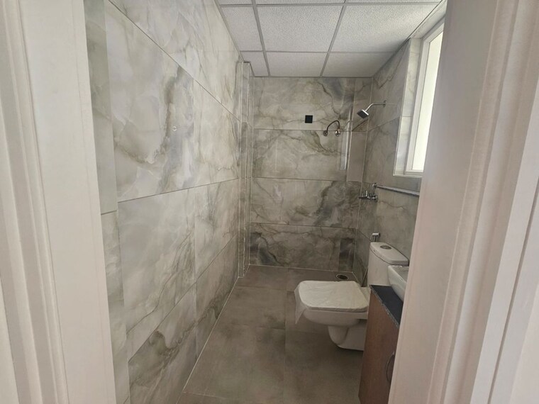 Bathroom, mrs-hi-greens 4 Bedroom 2300 Sq.Ft. Penthouse In Kishanpura Zirakpur 10348419