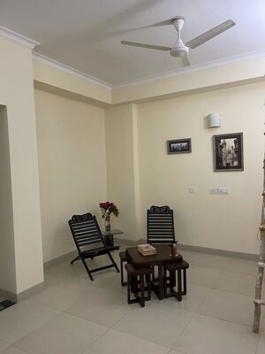 Team Area in 3 BHK Apartment at Arun Vihar Sector 37, Sector 37 – for Rent