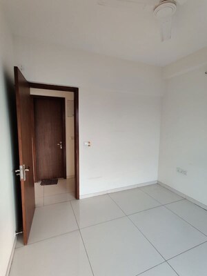 Room in 1 BHK Apartment at Magarpatta City Heliconia, Hadapsar – for Rent