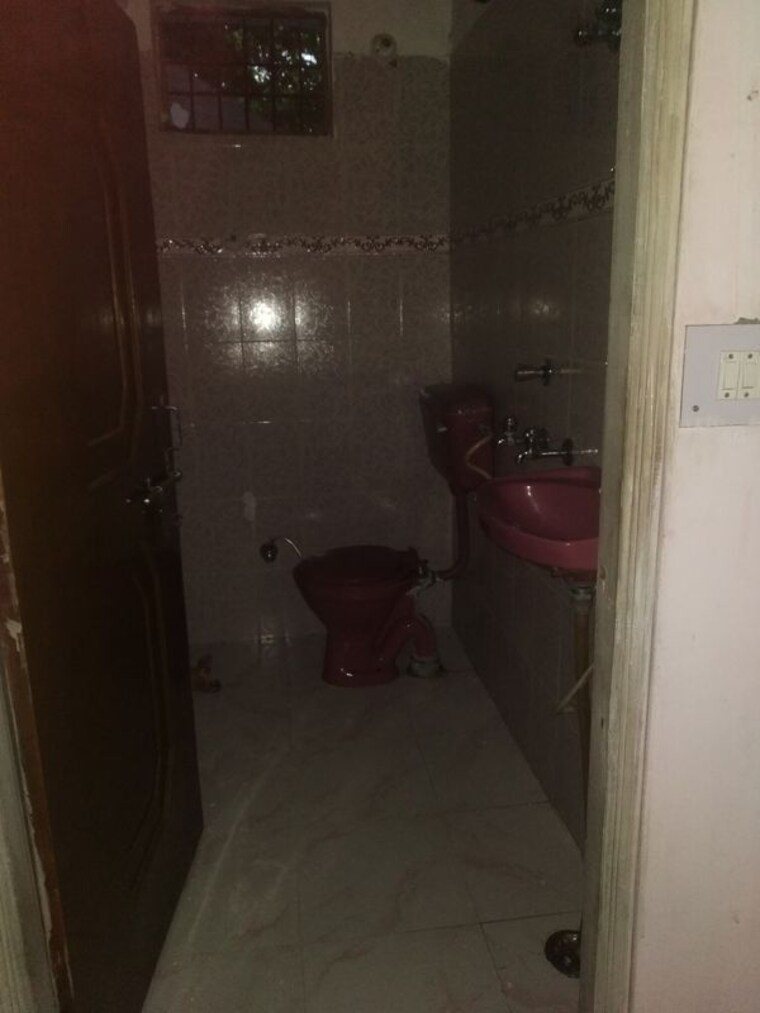 Bathroom, lda colony 2 Bedroom 1500 Sq.Ft. Builder Floor In Lda Colony Lucknow 10291497