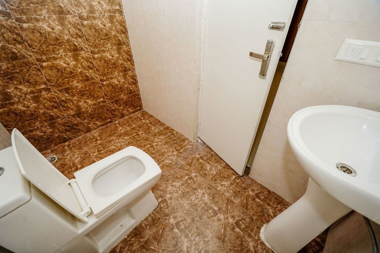 Bathroom, nirala-greenshire-phase-i 2.5 Bedroom 1160 Sq.Ft. Apartment In Patwari Greater Noida 10346717