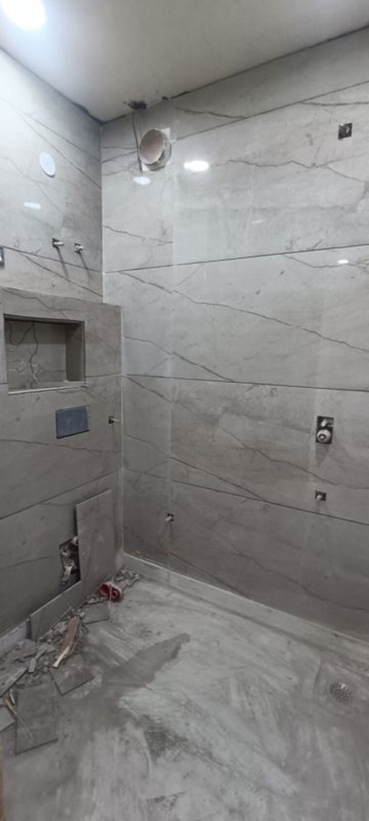 Bathroom, rohini sector 7 3 Bedroom 900 Sq.Ft. Builder Floor In Rohini Sector 7 Delhi 10348561