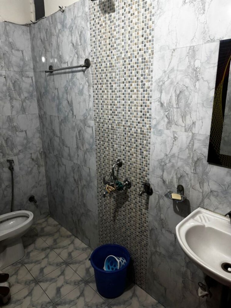 Bathroom, chattarpur 2 Bedroom 900 Sq.Ft. Builder Floor In Chattarpur Delhi 10348581