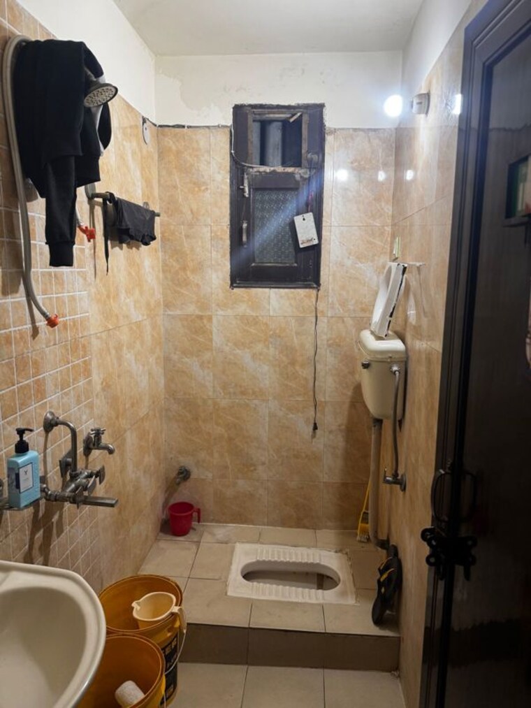 Bathroom, chattarpur 2 Bedroom 900 Sq.Ft. Builder Floor In Chattarpur Delhi 10348581