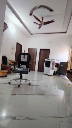 Living Room in 2 BHK Independent House at Bhondsi – for Rent