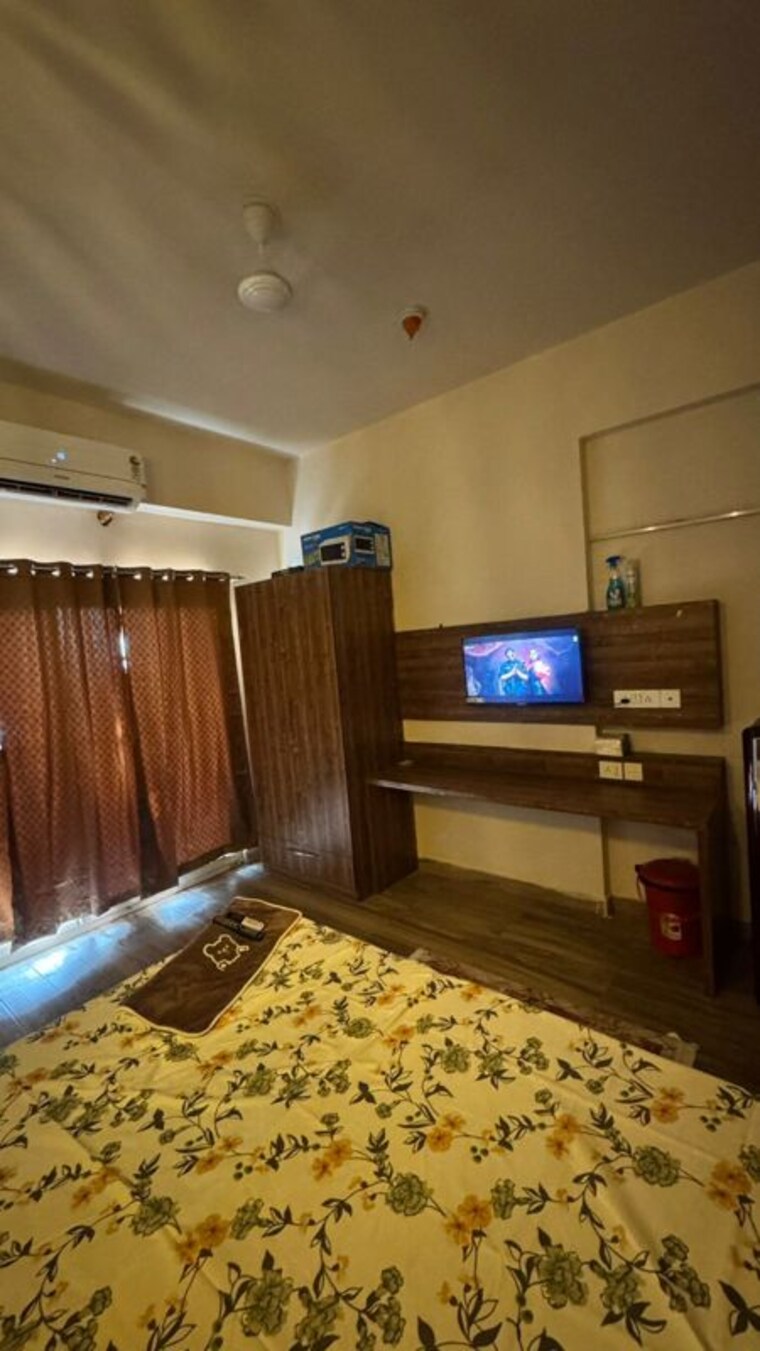 Bedroom, paramount-golf-forest-studio-apartments-oak-tower 1 RK 435 Sq.Ft. Apartment In Zeta I Greater Noida Greater Noida 10348619