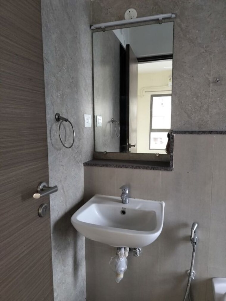 Bathroom, the-wadhwa-the-address 3 Bedroom 1200 Sq.Ft. Apartment In Ghatkopar West Mumbai 10347756