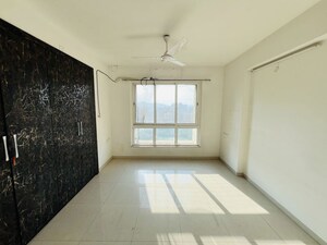 Room in 3 BHK Apartment at Hiranandani Estate, Ghodbunder Road – for Rent