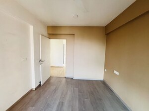 Room in 3 BHK Apartment at Hiranandani Estate, Ghodbunder Road – for Rent