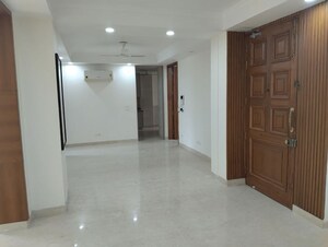 Room in 4 BHK Builder Floor at Safdarjung Enclave – for Rent