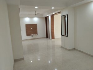 Room in 4 BHK Builder Floor at Safdarjung Enclave – for Rent