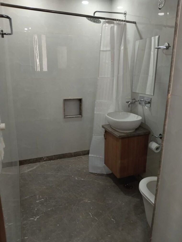 Bathroom, safdarjung enclave 4 Bedroom 2250 Sq.Ft. Builder Floor In Safdarjung Enclave Delhi 10348665