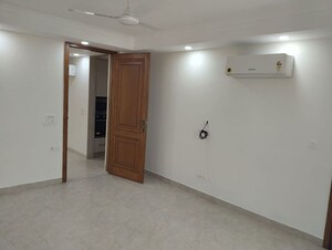 Room in 4 BHK Builder Floor at Safdarjung Enclave – for Rent