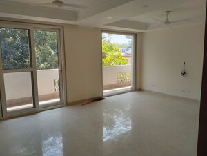 Room in 4 BHK Builder Floor at Safdarjung Enclave – for Rent