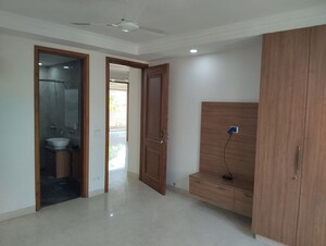 Room in 4 BHK Builder Floor at Safdarjung Enclave – for Rent