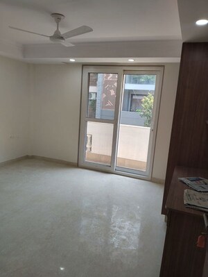 Room in 4 BHK Builder Floor at Safdarjung Enclave – for Rent