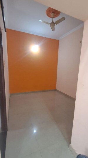 Room in 2 BHK Builder Floor at Telibandha – for Rent