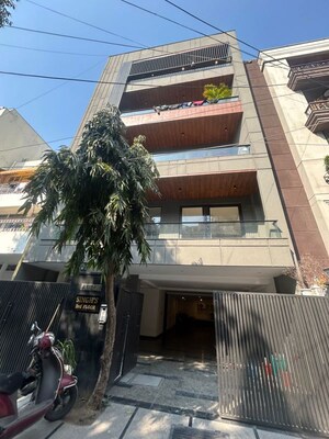4 BHK Apartment – Exterior View View at Safdarjung Enclave - for Rent