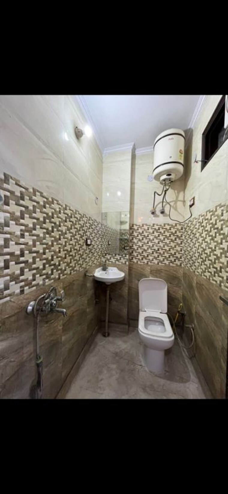 Bathroom, tughlakabad extension 3 Bedroom 900 Sq.Ft. Builder Floor In Tughlakabad Extension Delhi 10348736